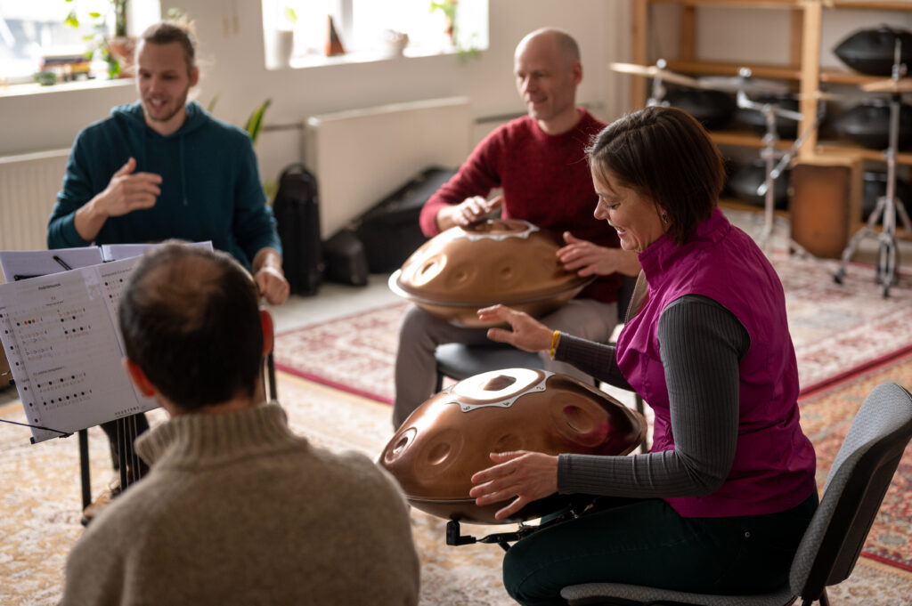 How to play the handpan - (some of) the basics in one blog post 4 DSC3767 1