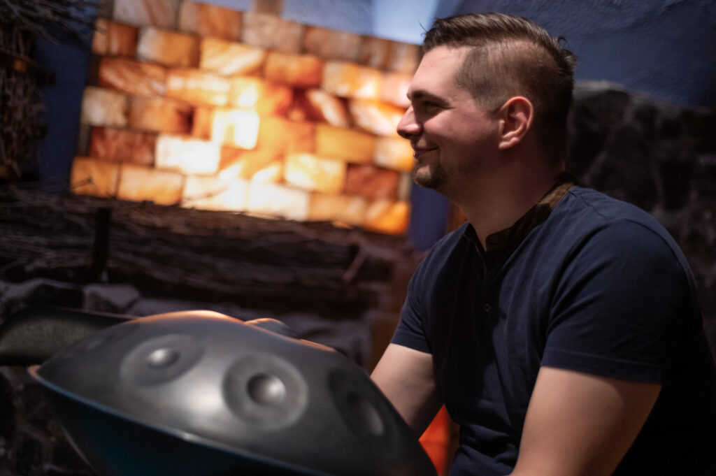 Best handpan - how to tell which is the best for you? 1 Best handpan at a handpan workshop